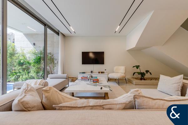 Luxurious Finish | Vacant | Private Pool